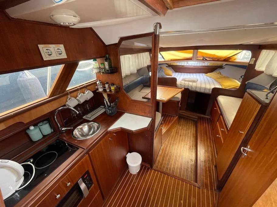 Barco Acogedor - Cosy Boat - Barcelona Hotel Luaran gambar