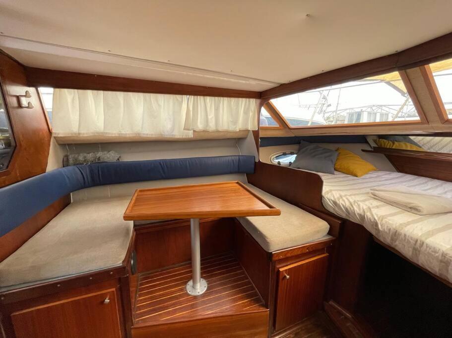 Barco Acogedor - Cosy Boat - Barcelona Hotel Luaran gambar